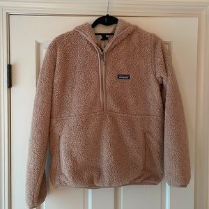 Patagonia pullover fleece in dusty pink, size M.